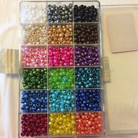 Accessories - ❤️ 3/$20 Arts and Crafts Beads